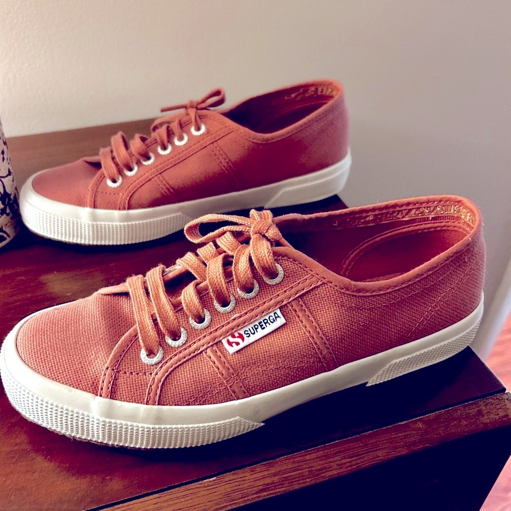 Superga classic sneaker. Size 8. - Picture 4 of 6